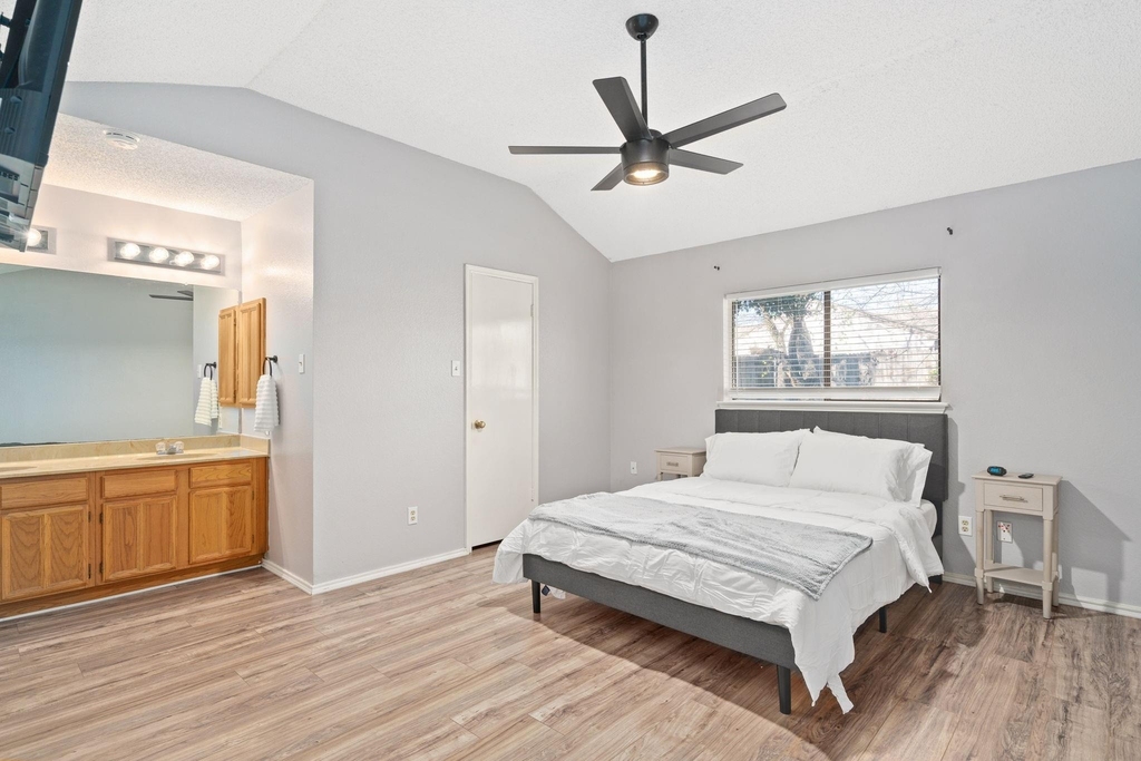 2334 Dartmouth Drive - Photo 4