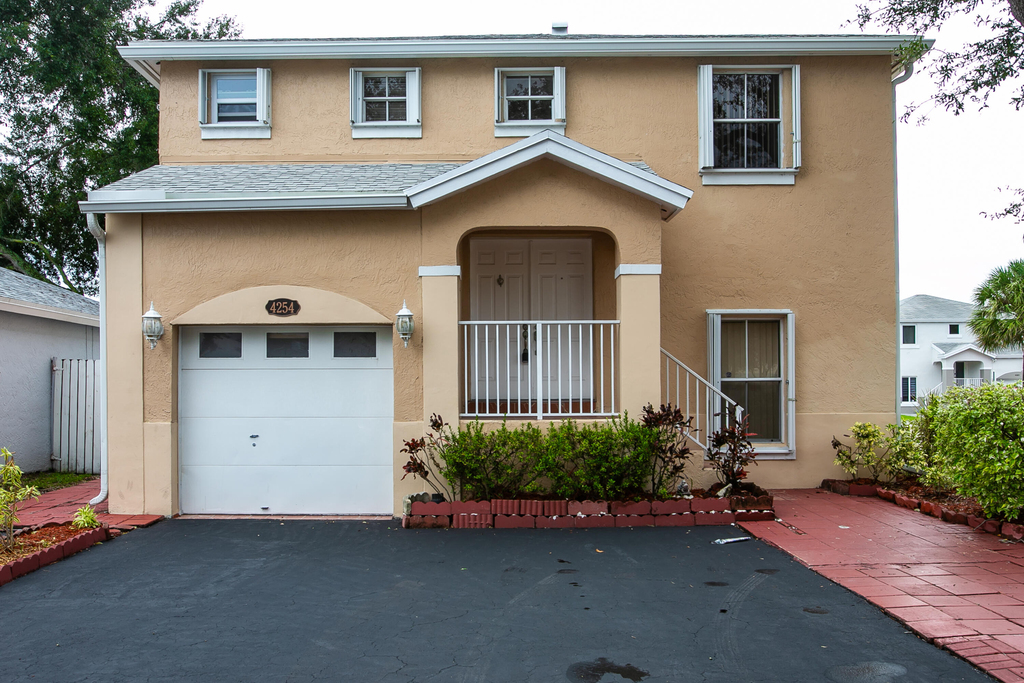 4254 Sw 72nd Way - Photo 0