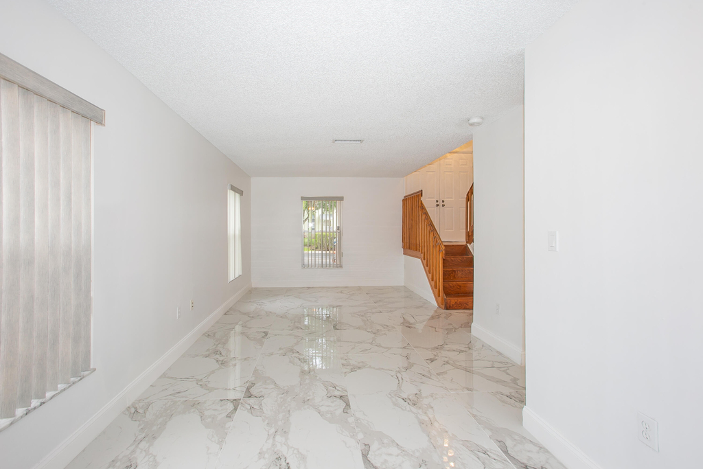 4254 Sw 72nd Way - Photo 2