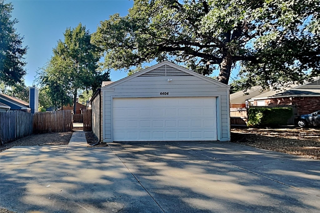 4404 Timber Run Drive - Photo 0