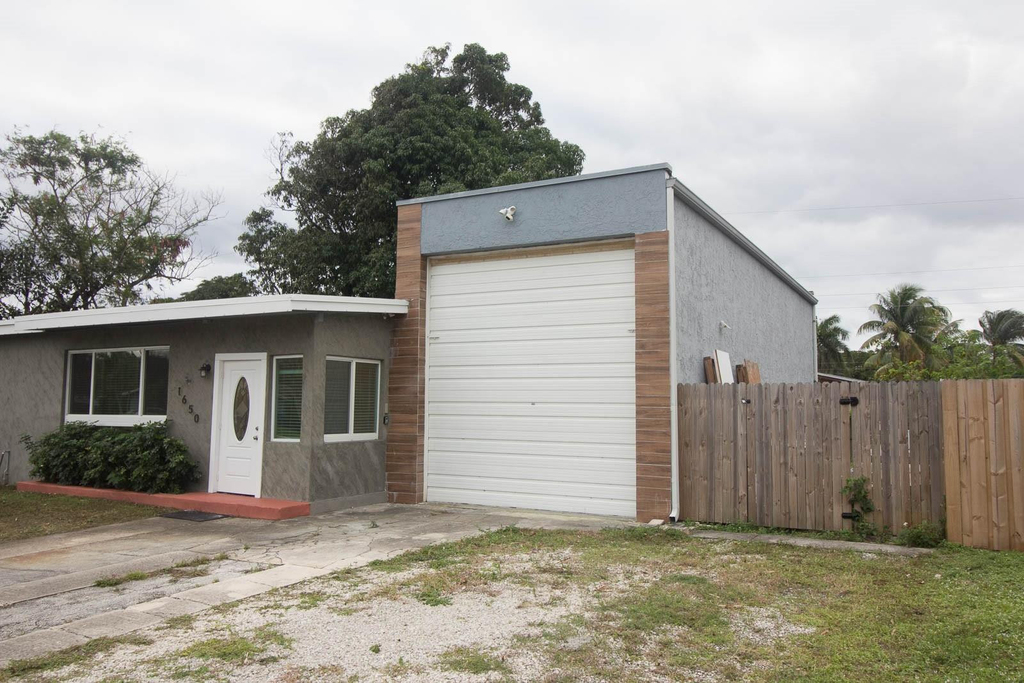 1650 Ne 44th Street - Photo 3