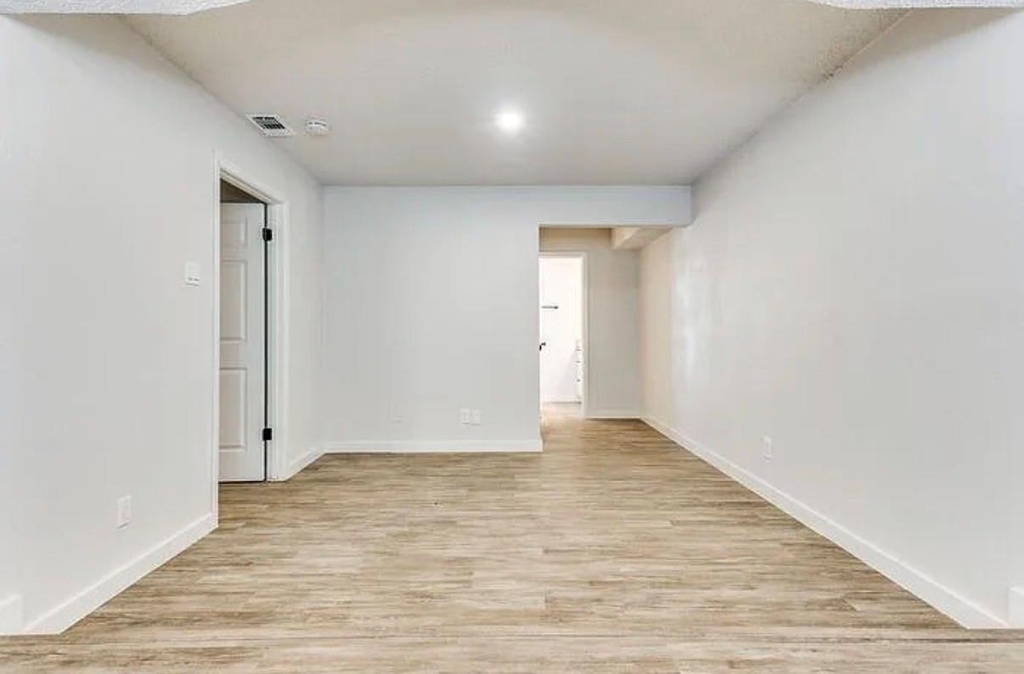 1606 Travis Street - Photo 15