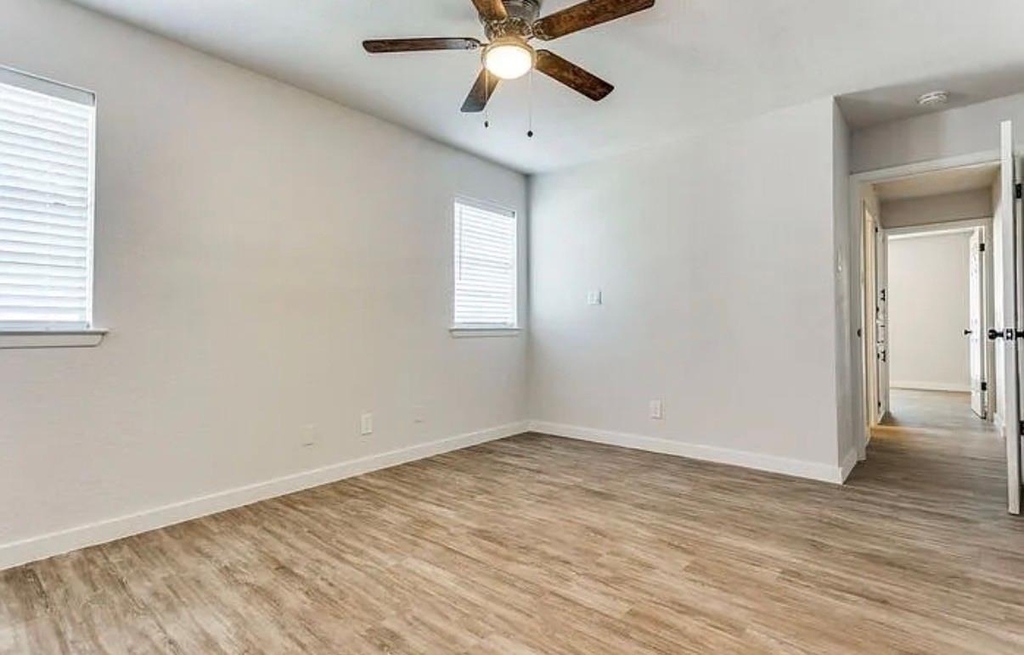 1606 Travis Street - Photo 19