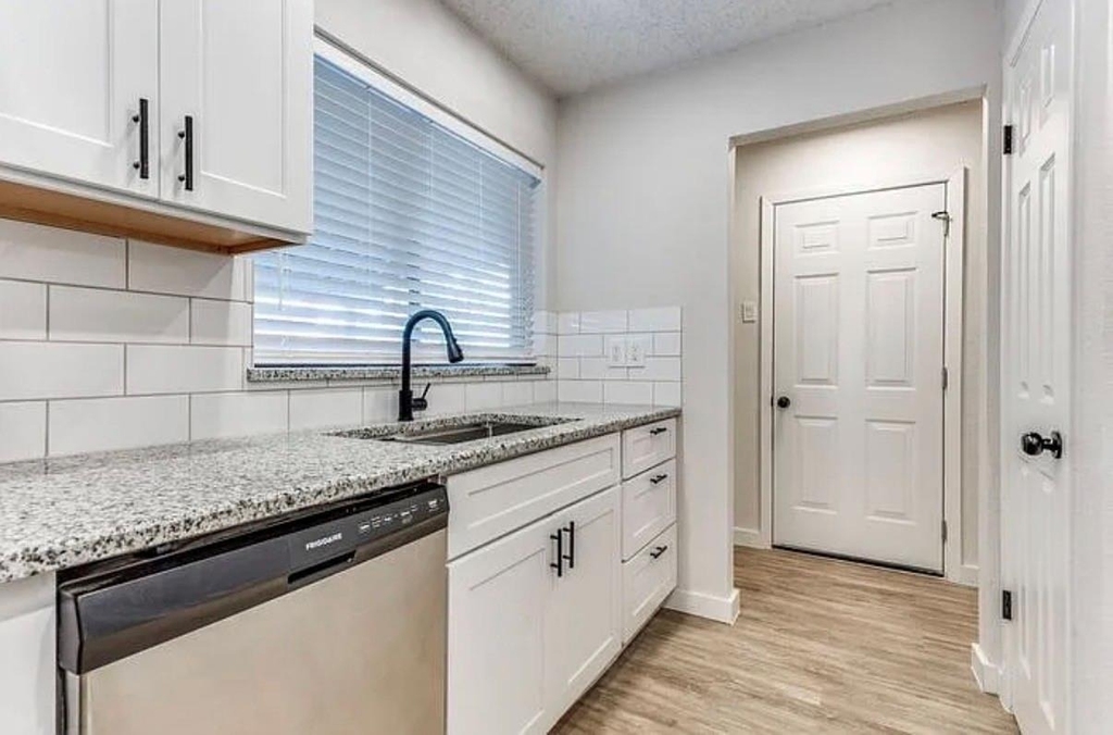 1606 Travis Street - Photo 11
