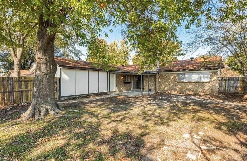1606 Travis Street - Photo 23