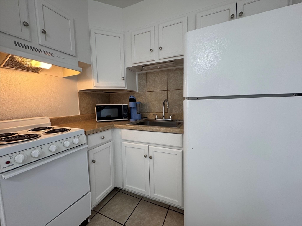 1415 Sewell Street - Photo 3