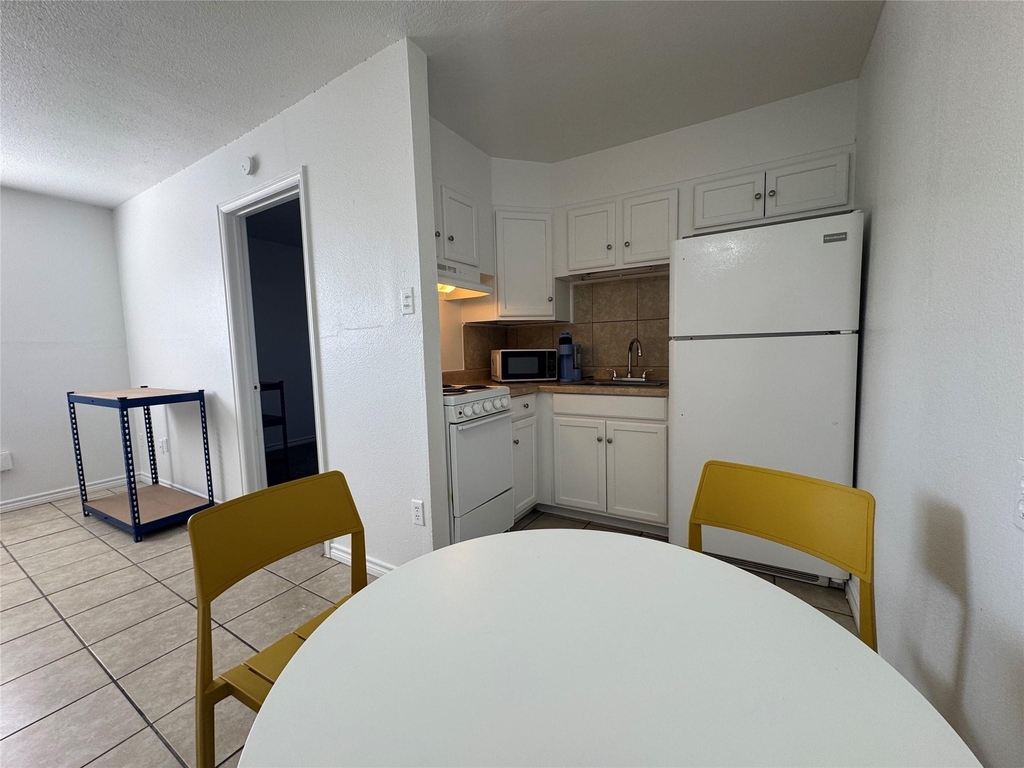 1415 Sewell Street - Photo 2