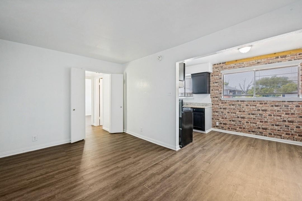 2701 Hemphill Street - Photo 7