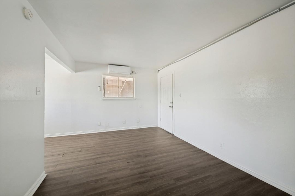 2701 Hemphill Street - Photo 6