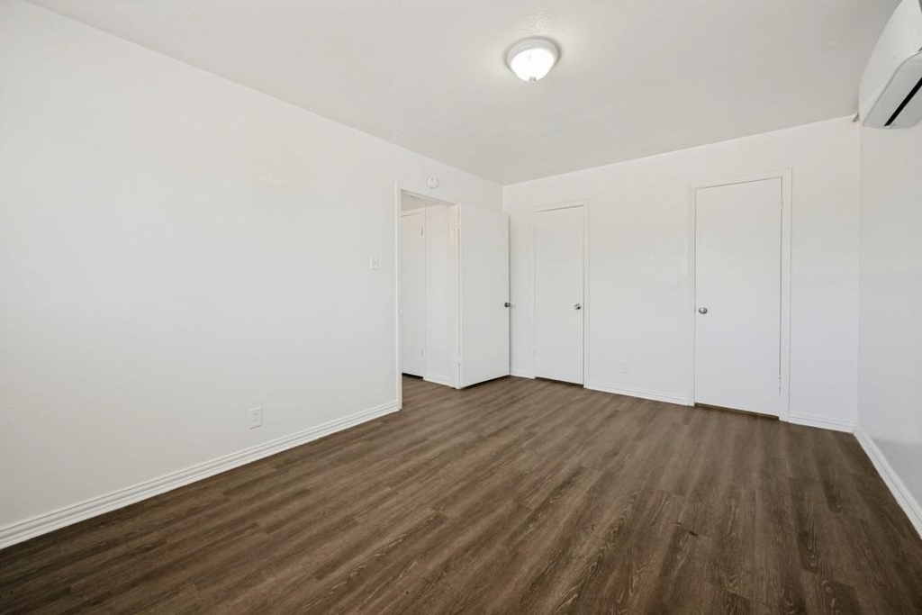 2701 Hemphill Street - Photo 3