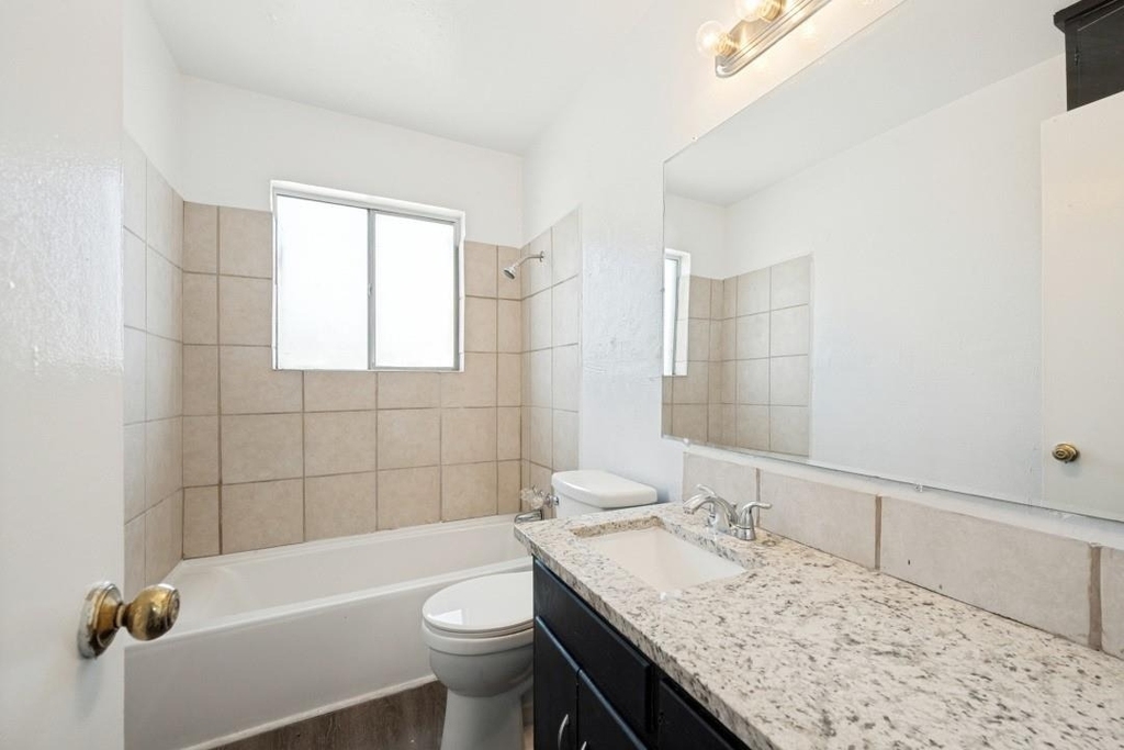 2701 Hemphill Street - Photo 3