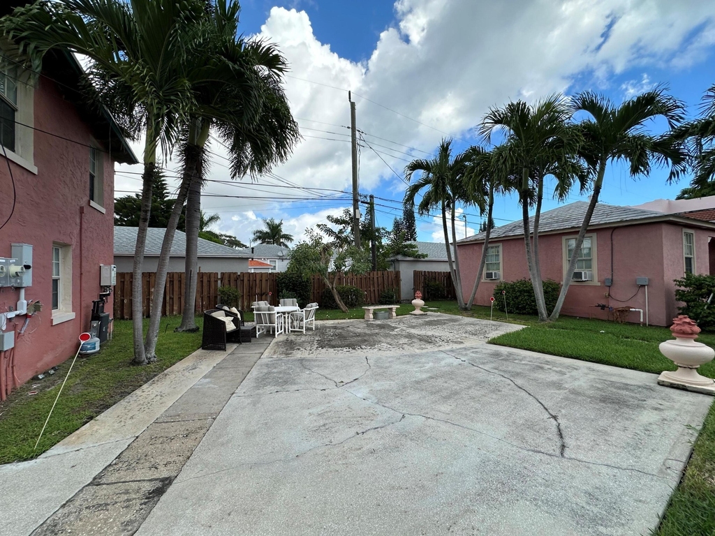 227 Foresteria Drive - Photo 10