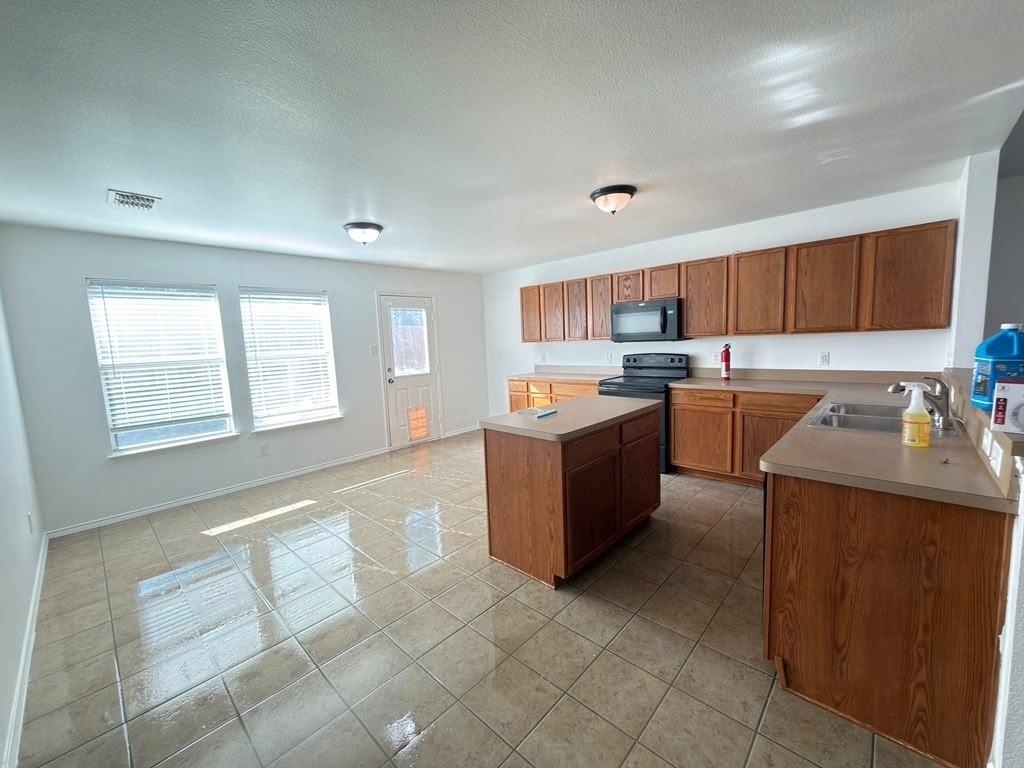 9409 Goldenview Drive - Photo 5