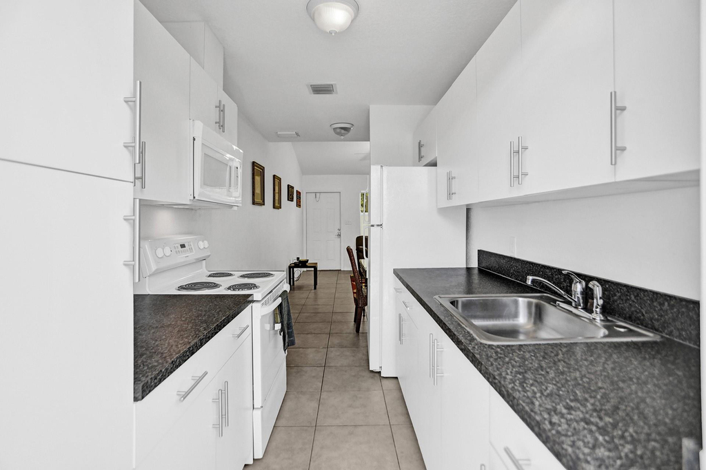 2695 Se 1st Court - Photo 3