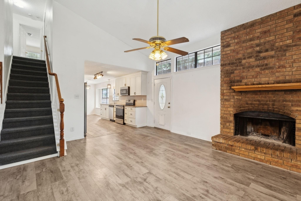 2020 Crestmeadow Street - Photo 4
