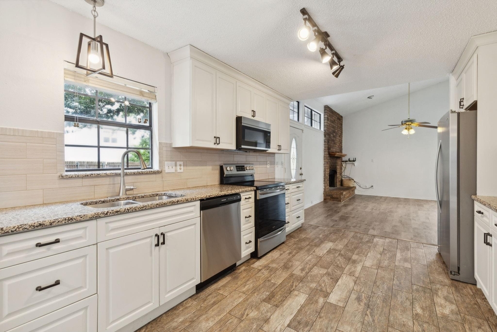 2020 Crestmeadow Street - Photo 9