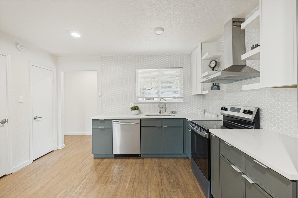 1215 Fordham Road - Photo 6