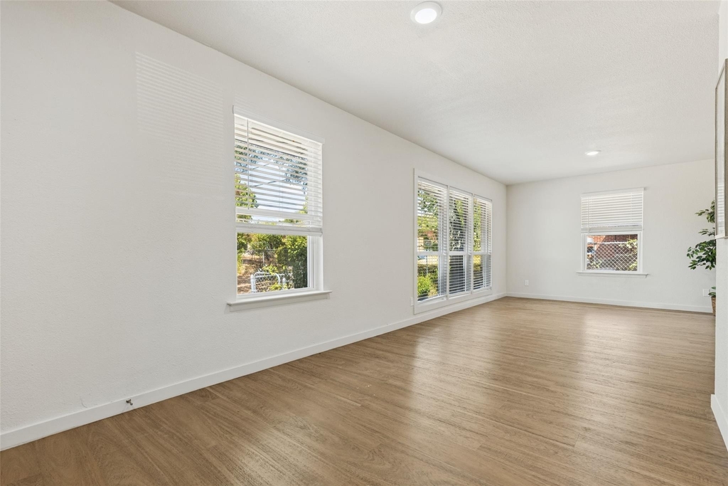 1215 Fordham Road - Photo 11