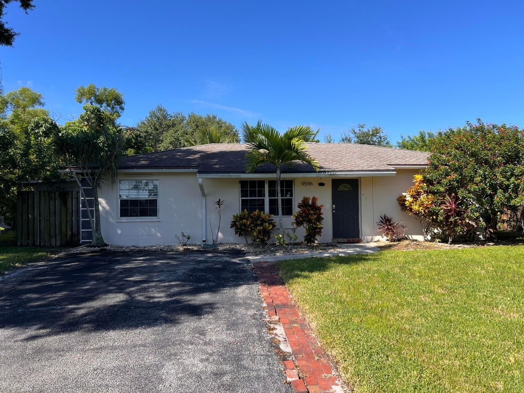 9596 Richmond Circle - Photo 0