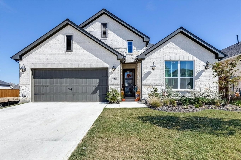 1285 Saffron Street - Photo 0