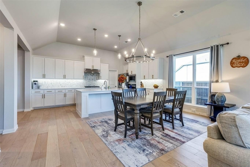1285 Saffron Street - Photo 2