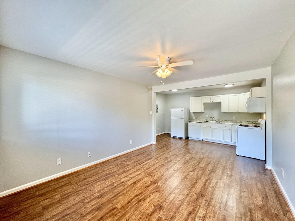 5722 Gaston Avenue - Photo 4