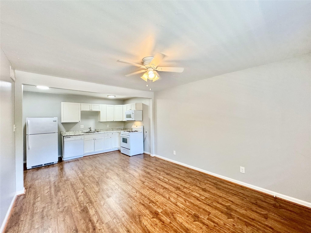 5722 Gaston Avenue - Photo 3
