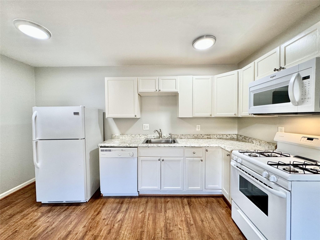 5722 Gaston Avenue - Photo 5