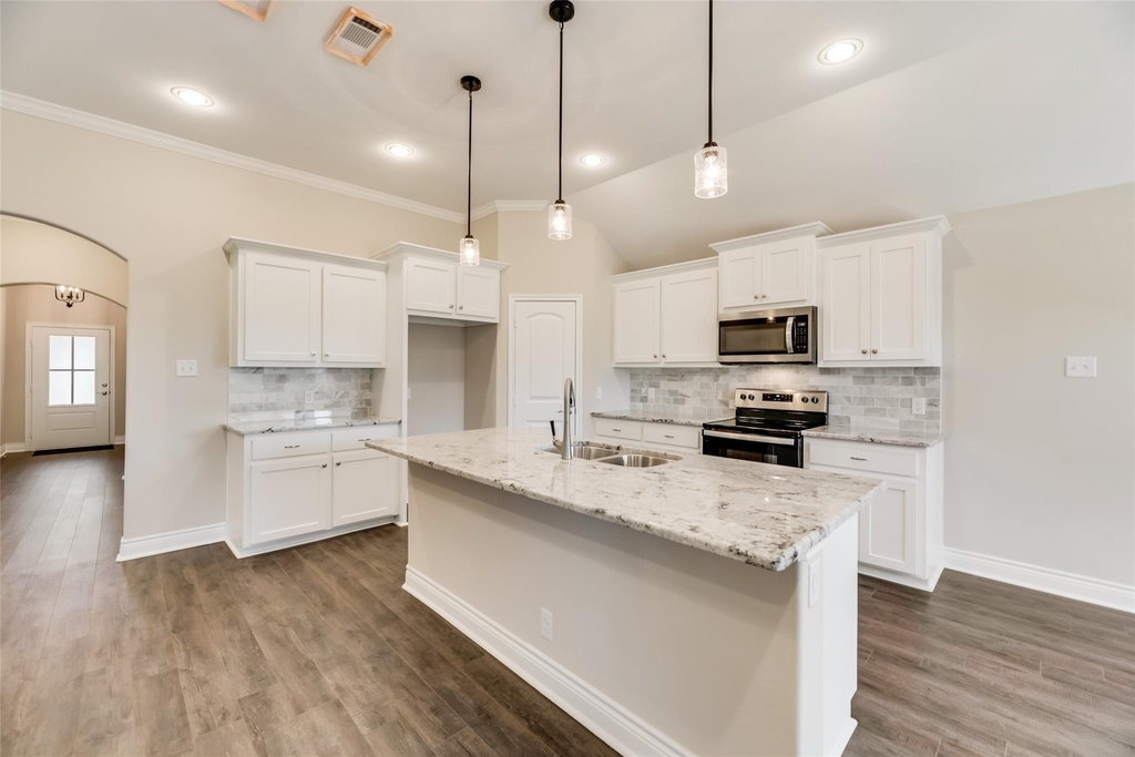 8102 Grant Lane - Photo 9