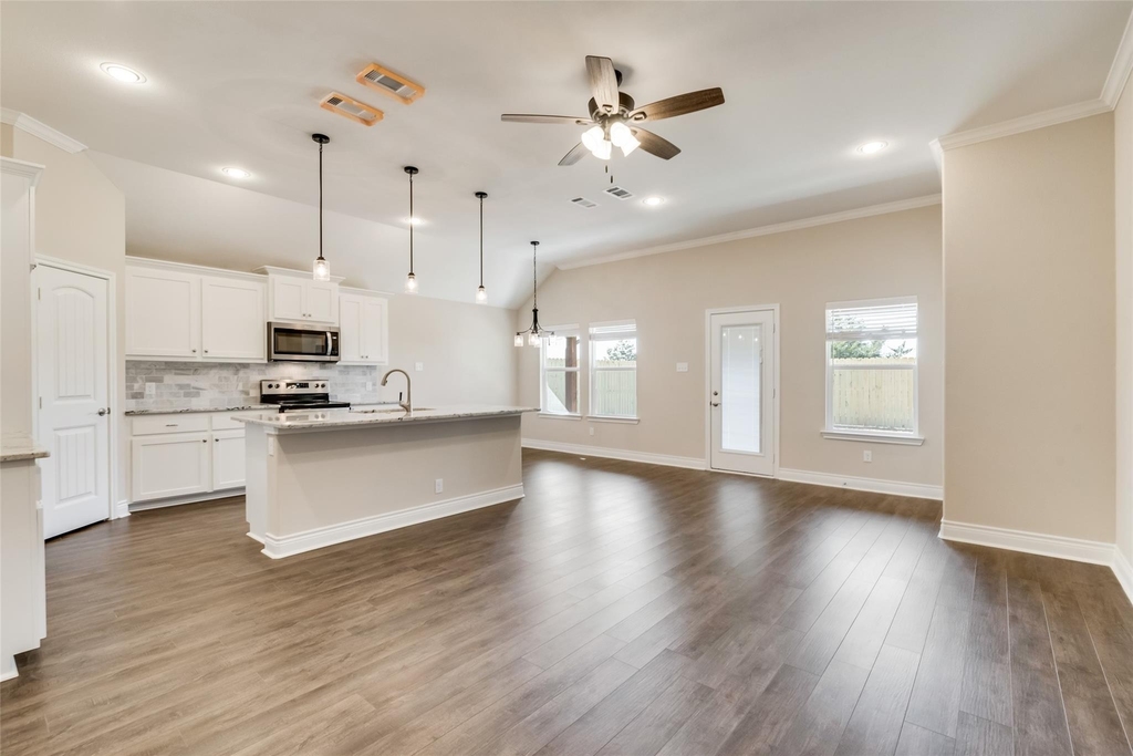 8102 Grant Lane - Photo 8