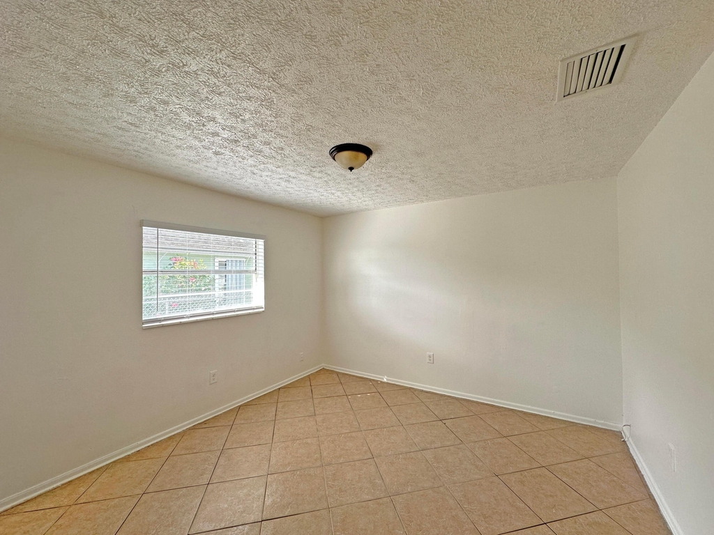 1107 N 21st Street - Photo 4
