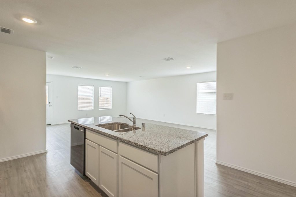 7904 Thornton Drive - Photo 8