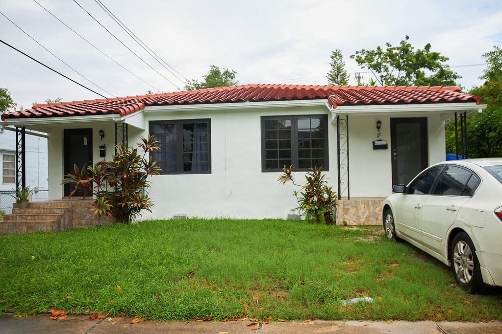 25 Ne 43rd Street - Photo 1