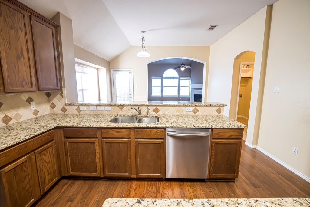 5521 Riverview Drive - Photo 11
