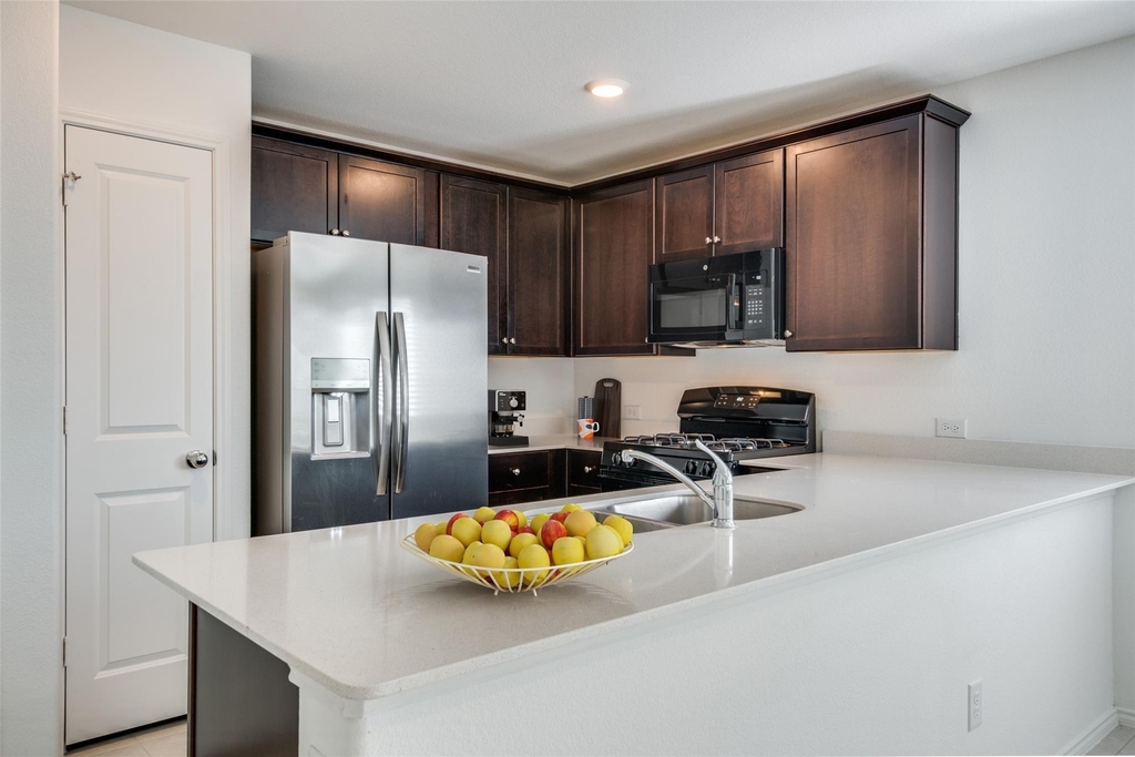 7516 Larson Lane - Photo 4