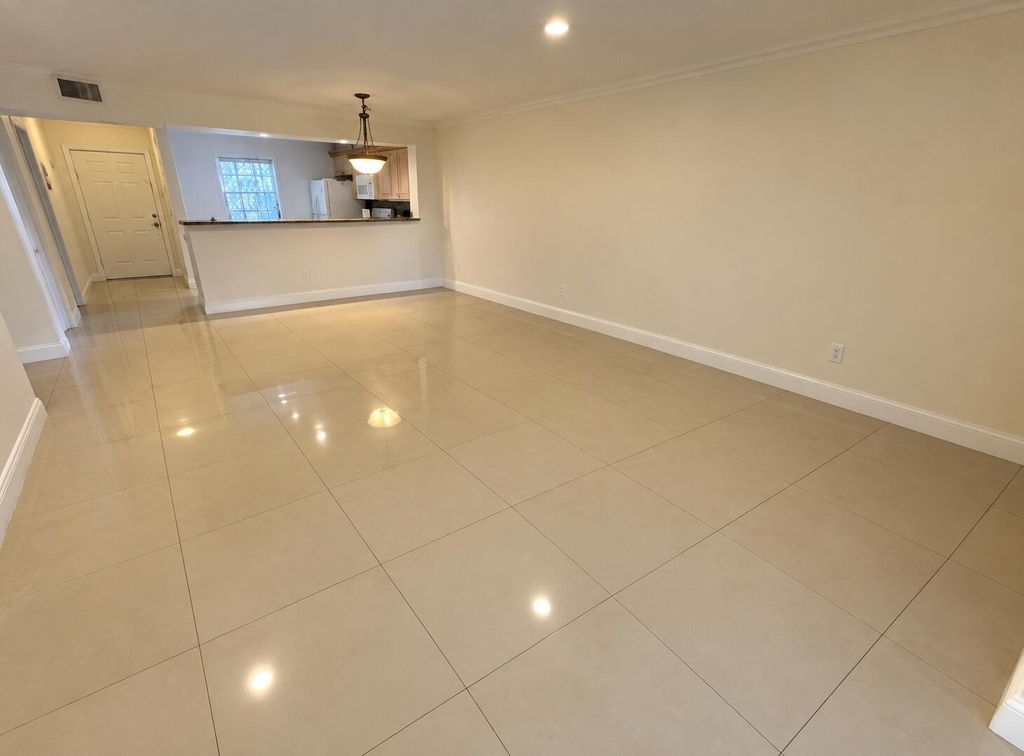 1400 Nw 45th Street - Photo 2