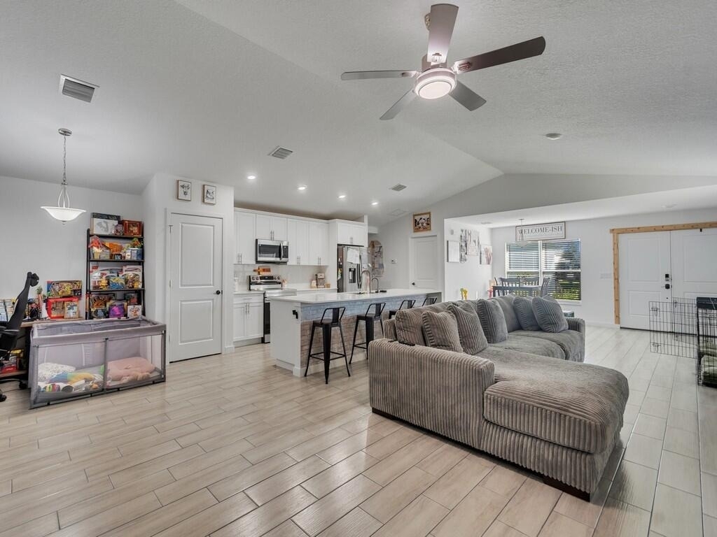 7735 101st Court - Photo 6