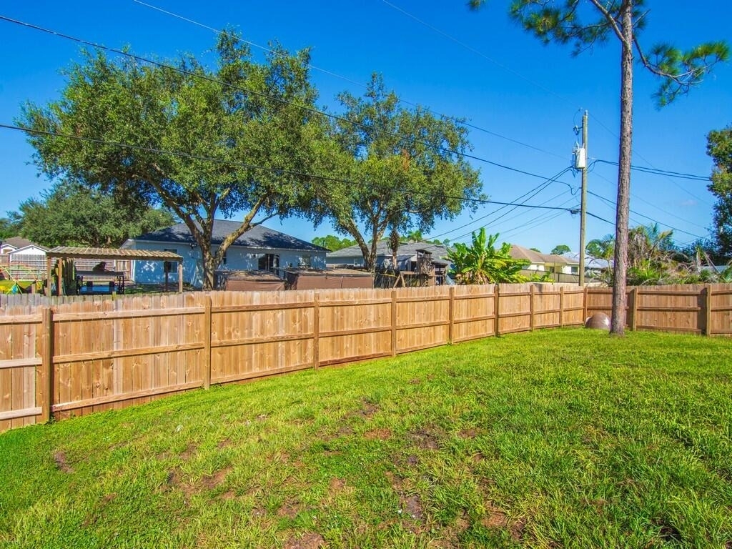 7735 101st Court - Photo 20