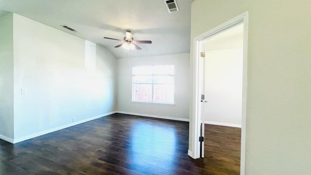 2506 Deer Run Court - Photo 2