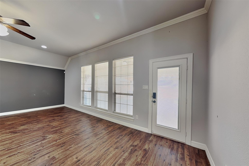 601 Green Pointe Drive - Photo 2