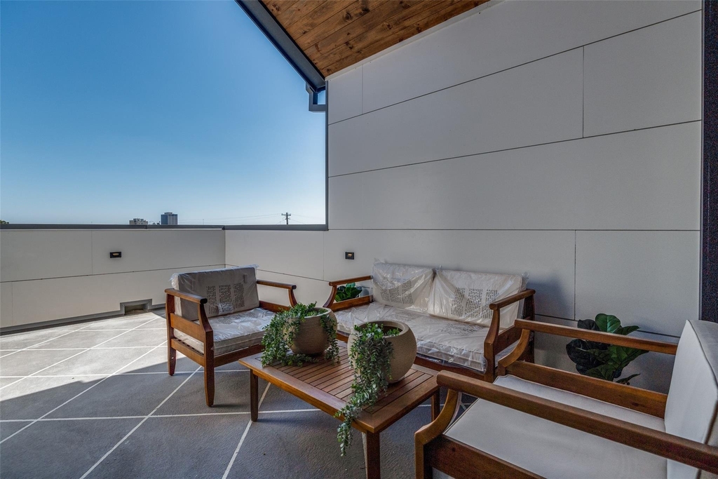 710 W 10th Street - Photo 16