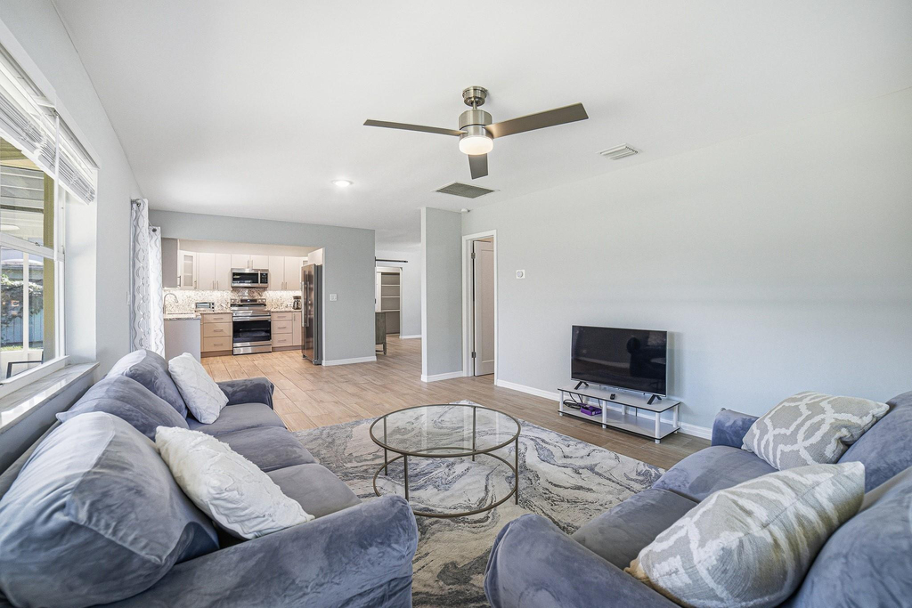 28 Se 8th Avenue - Photo 2