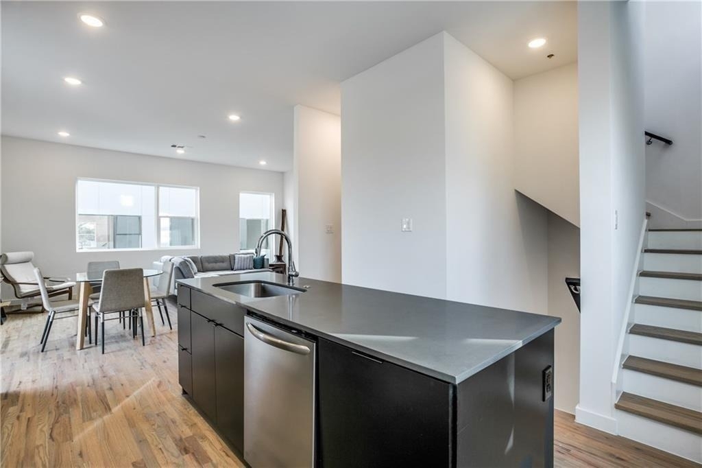427 W 10th Street - Photo 6