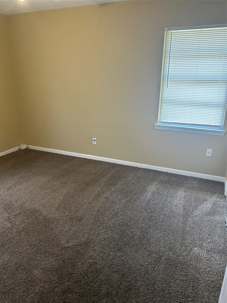 705 Lawson Drive - Photo 5
