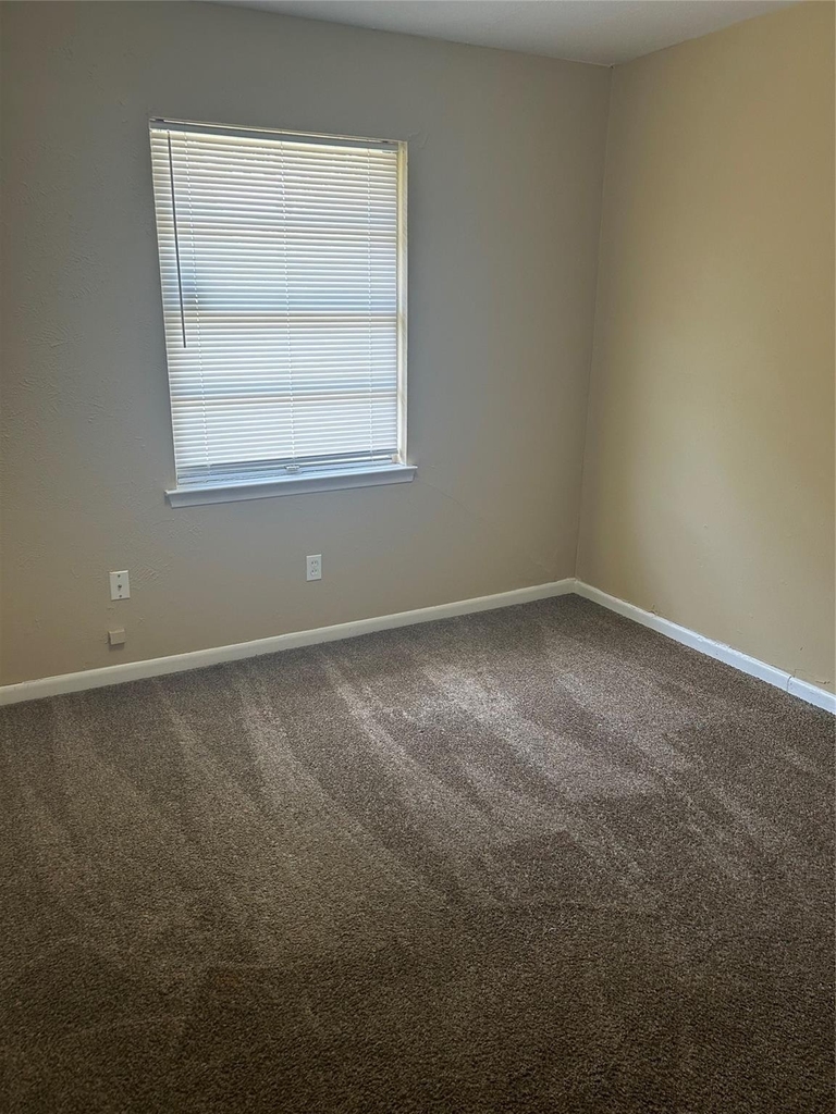 705 Lawson Drive - Photo 4