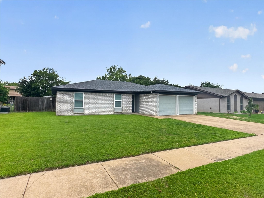 109 N Heights Drive - Photo 0