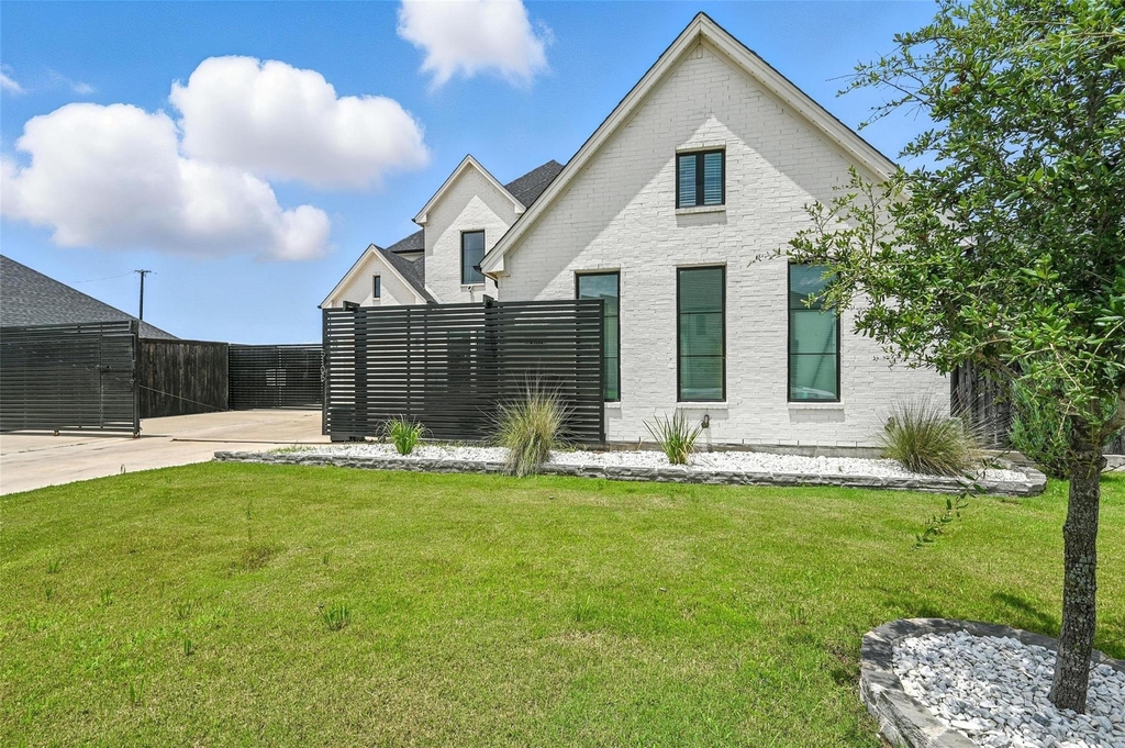 5105 Havana Drive - Photo 1
