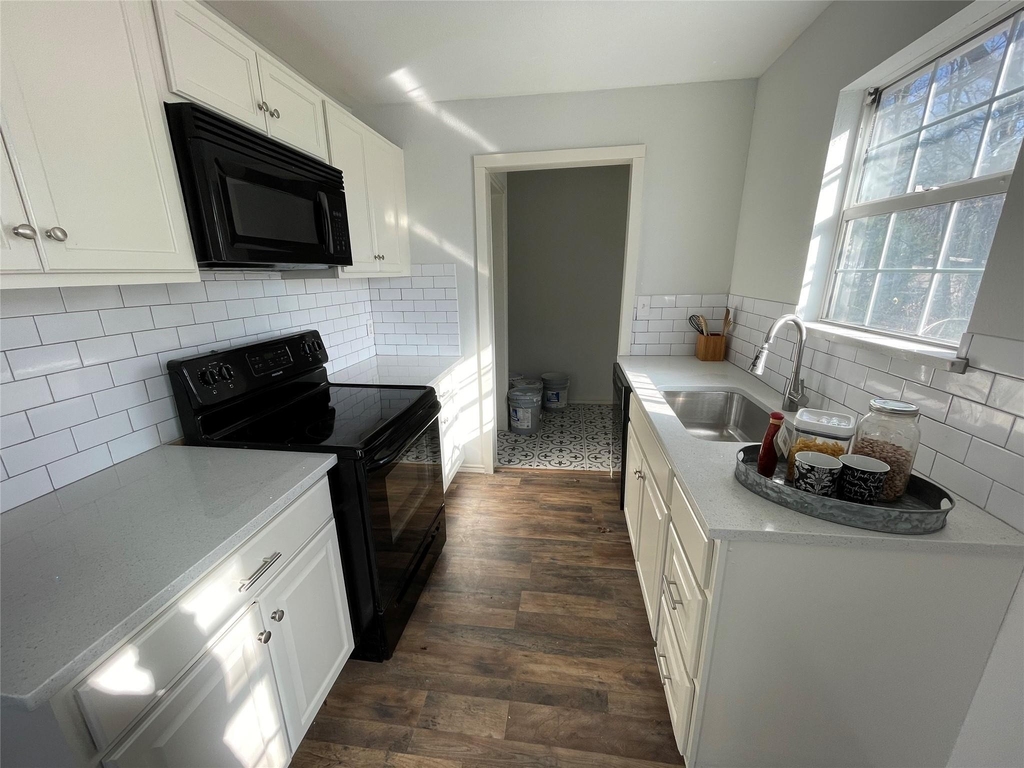 812 Sundance Drive - Photo 1