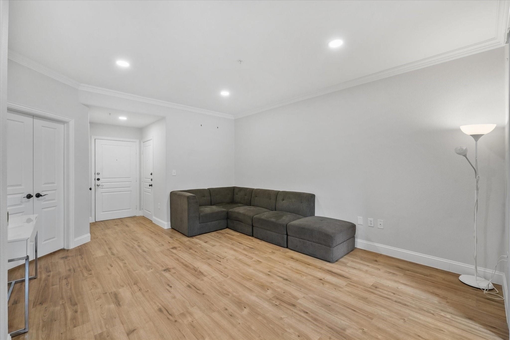 330 Las Colinas Boulevard E - Photo 4