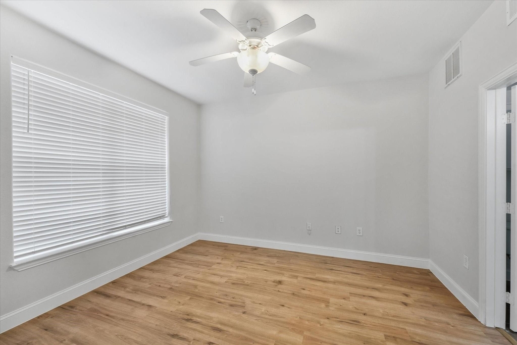 330 Las Colinas Boulevard E - Photo 10